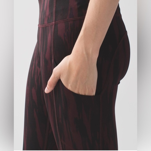 Lululemon Speed Tight IV | Painted Animal Bordeaux Drama Black | Size 6 - Picture 4 of 16